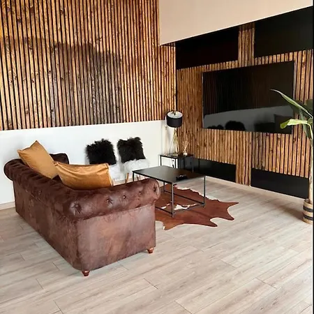 Dmm Suits דירה *